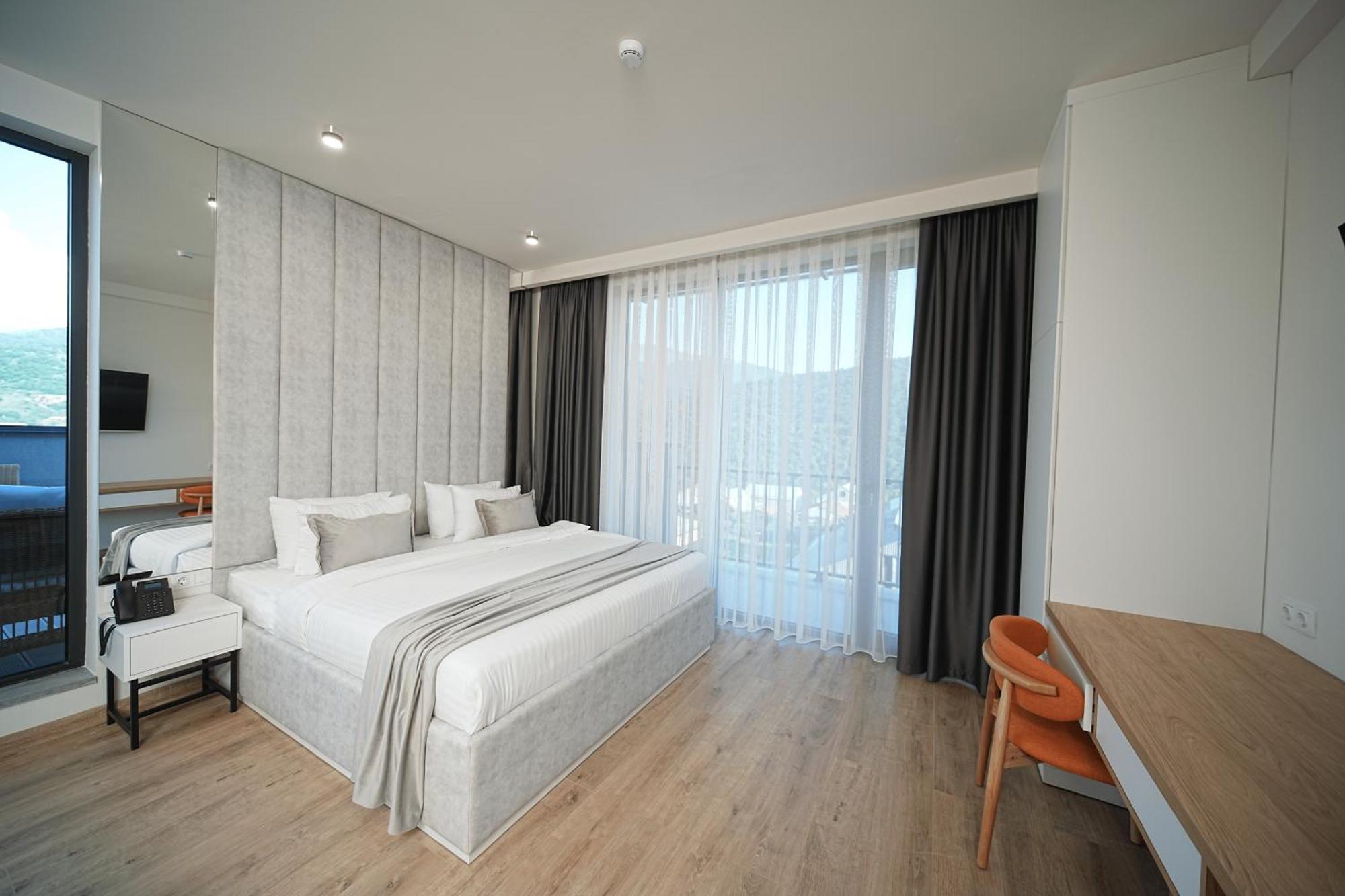 Dili Town Resort And Spa Dilijan Esterno foto