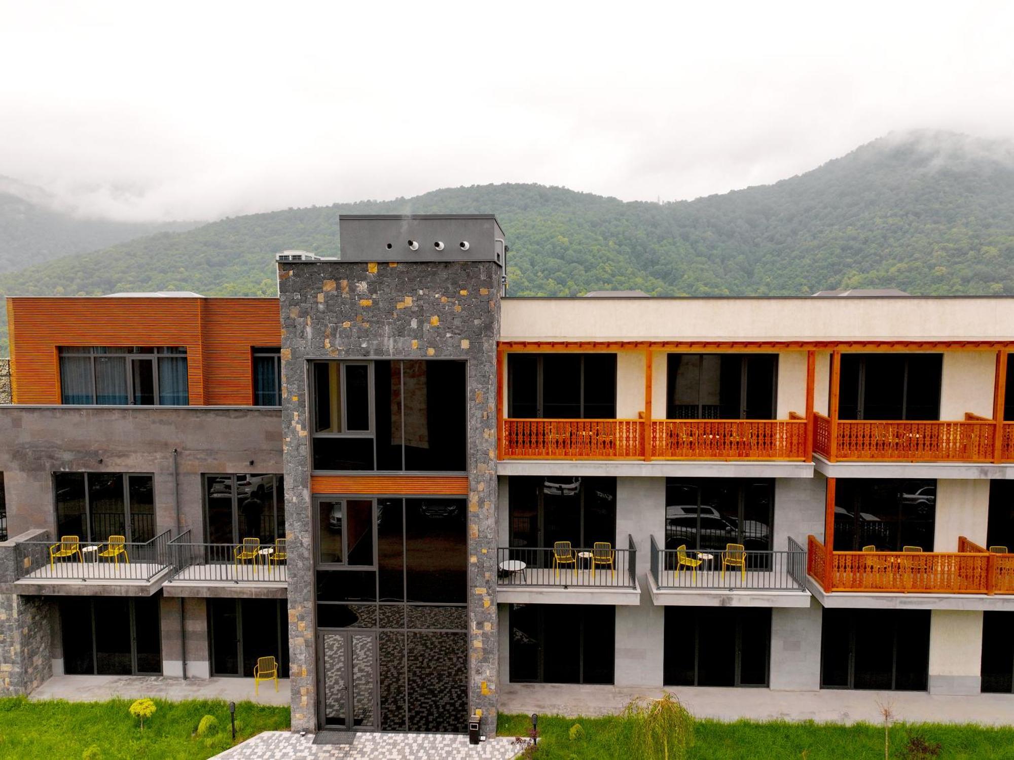 Dili Town Resort And Spa Dilijan Esterno foto
