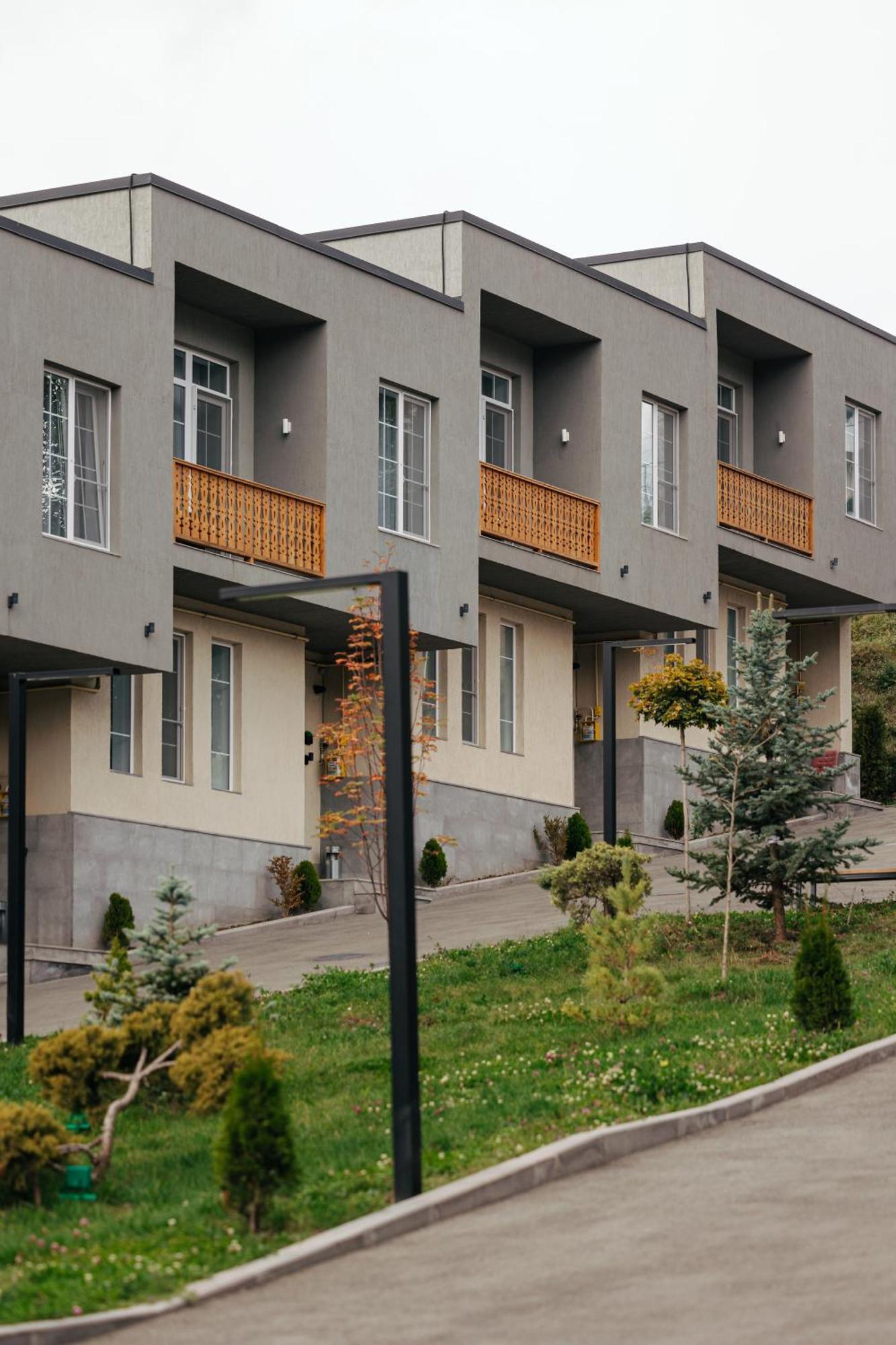 Dili Town Resort And Spa Dilijan Esterno foto